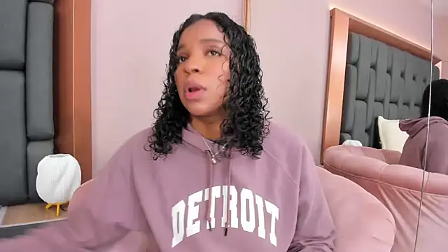 LisaMendez online show from November 6, 3:54 am