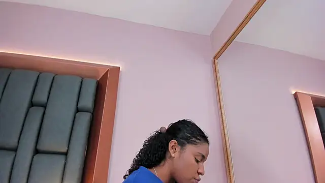 LisaMendez online show from April 1, 4:03 am