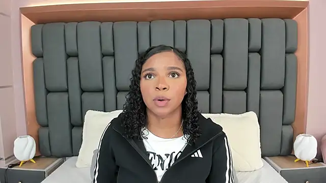 LisaMendez online show from October 31, 3:58 am