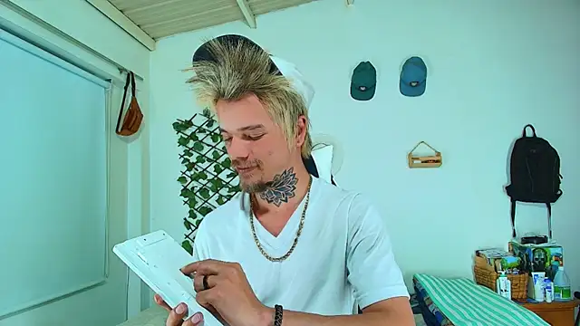 Snapshot of Gold_Loyal77 chatting on February 23, 2:02 am Gold Loyal77 online show from February 23, 2:02 am