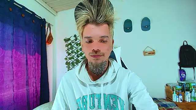 Snapshot of Gold_Loyal77 chatting on February 26, 3:12 pm Gold Loyal77 online show from February 26, 3:12 pm