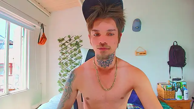 Snapshot of Gold_Loyal77 chatting on February 12, 3:45 pm Gold Loyal77 online show from February 12, 3:45 pm