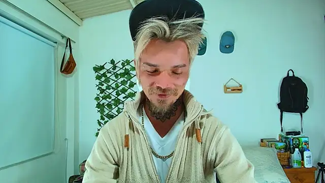 Snapshot of Gold_Loyal77 chatting on February 15, 7:51 am Gold Loyal77 online show from February 15, 7:51 am