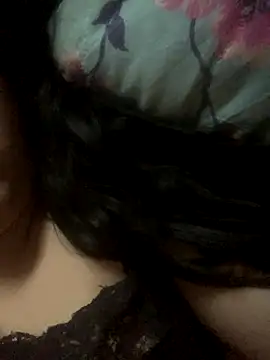 Snapshot of Roubi99six chatting on December 14, 5:57 am Roubi99six online show from December 14, 5:57 am