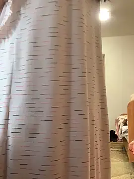 Snapshot of Roubi99six chatting on February 11, 9:31 am Roubi99six online show from February 11, 9:31 am