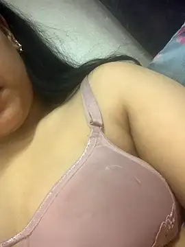 Snapshot of Roubi99six chatting on November 28, 8:03 am Roubi99six online show from November 28, 8:03 am