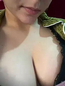 Snapshot of Roubi99six chatting on April 5, 1:07 pm Roubi99six online show from April 5, 1:07 pm