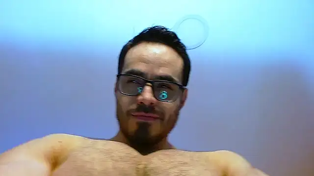 Snapshot of Axel_Lover chatting on November 20, 12:33 am Axel Lover online show from November 20, 12:33 am