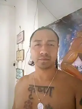 Snapshot of LucianBurn chatting on December 17, 6:02 pm LucianBurn online show from December 17, 6:02 pm