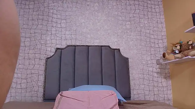 chloe leroy  online show from October 2, 11:57 am