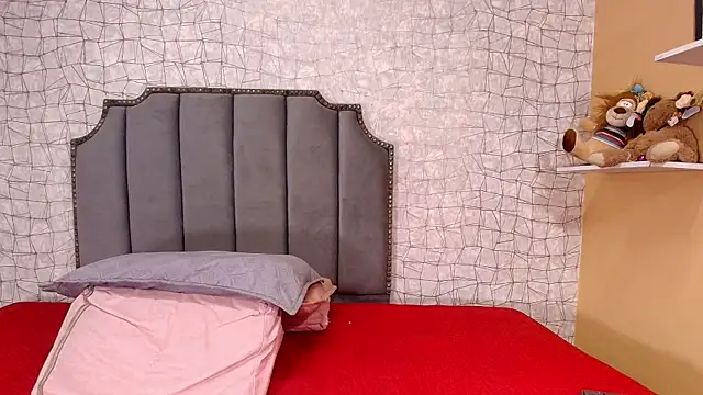 chloe leroy  online show from September 18, 11:57 am