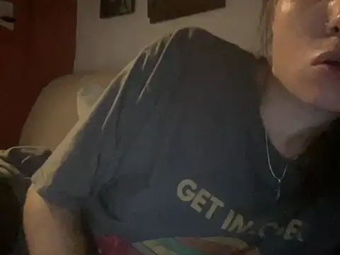 Snapshot of dddasani chatting on November 19, 2:22 am dddasani online show from November 19, 2:22 am