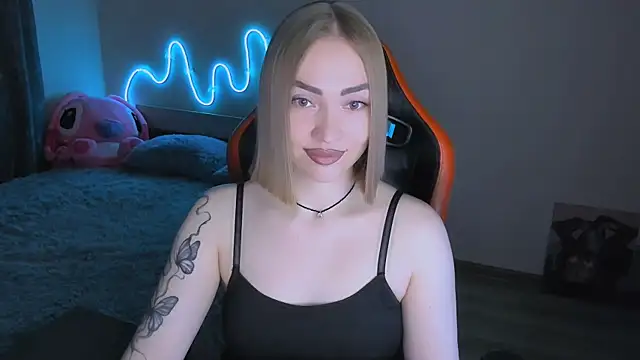 LaraKrein lk online show from April 6, 3:35 pm