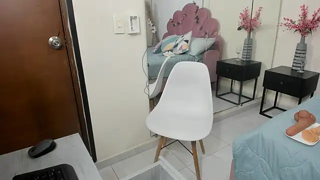 kiraGeiner online show from March 14, 8:37 pm