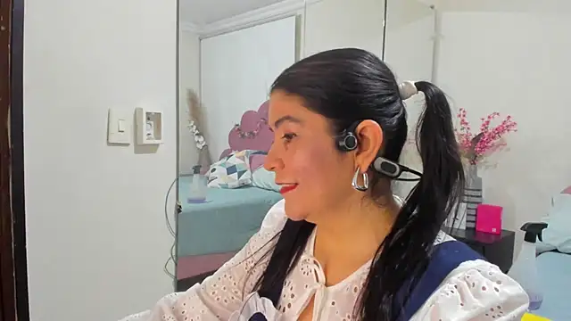 kiraGeiner online show from March 23, 9:36 pm