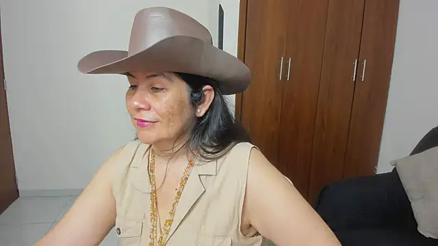 kiraGeiner online show from May 21, 1:14 am