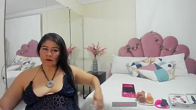 kiraGeiner online show from February 13, 7:03 pm