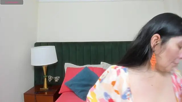 Snapshot of kiraGeiner chatting on October 28, 9:30 am kiraGeiner online show from October 28, 9:30 am