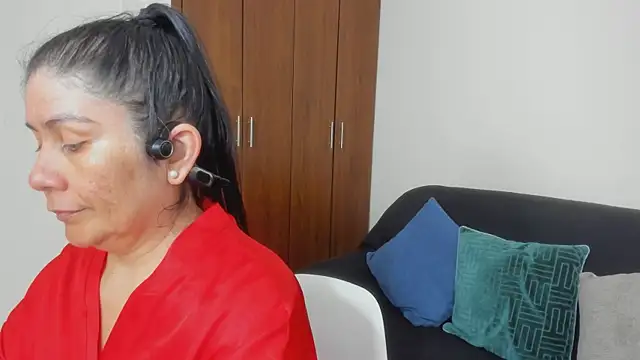 kiraGeiner online show from July 2, 1:06 am