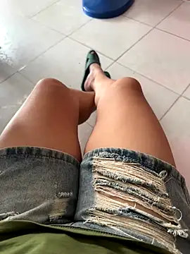 Snapshot of sharon-Hanna chatting on December 2, 1:28 am sharon-Hanna online show from December 2, 1:28 am