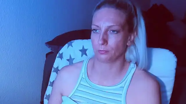 SexyJulia21 online show from June 16, 6:13 am