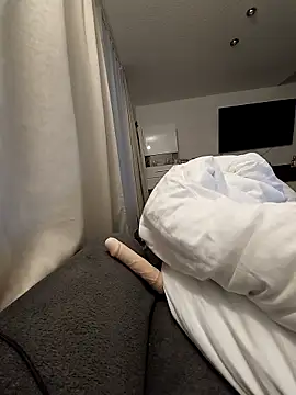 SexyJulia21 online show from April 13, 6:39 am