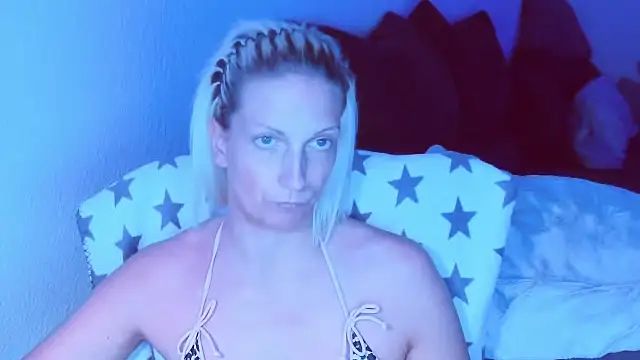 SexyJulia21 online show from June 29, 12:05 pm