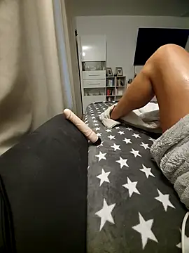 SexyJulia21 online show from May 12, 7:38 am