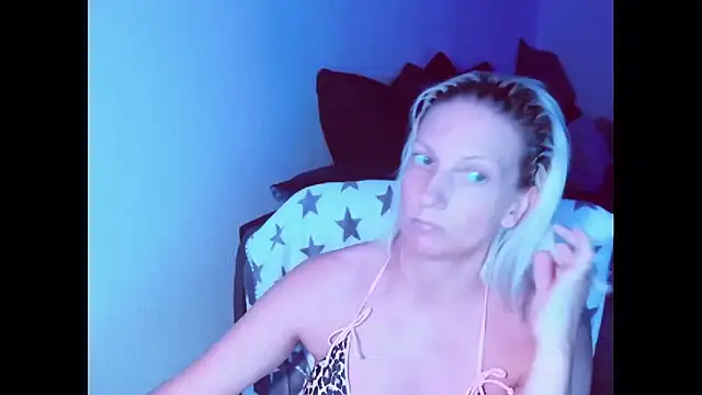 SexyJulia21 online show from July 1, 6:14 am