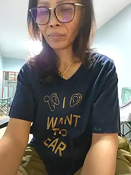 Snapshot of Mama_Eva_1 chatting on November 21, 4:22 am Mama Eva 1 online show from November 21, 4:22 am