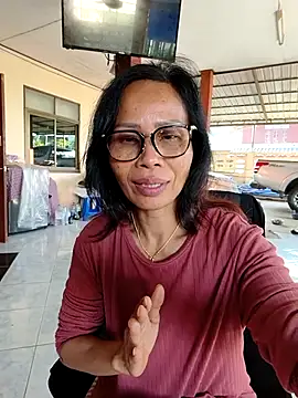 Snapshot of Mama_Eva_1 chatting on December 2, 12:33 am Mama Eva 1 online show from December 2, 12:33 am