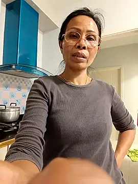 Mama Eva 1 online show from April 25, 2:36 pm