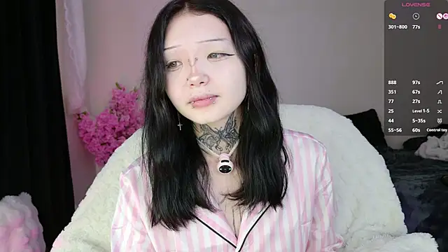 Snapshot of Lein_Bone chatting on July 2, 12:33 am Lein Bone online show from July 2, 12:33 am