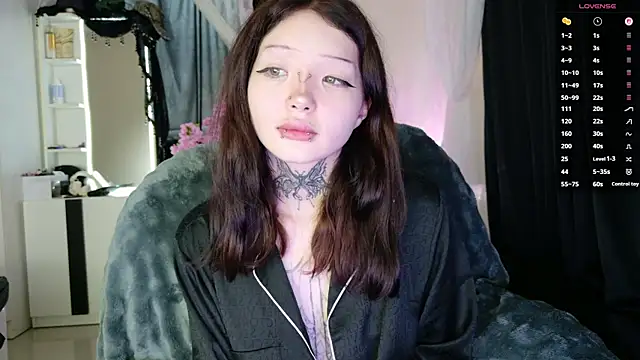 Snapshot of Lein_Bone chatting on June 19, 1:00 am Lein Bone online show from June 19, 1:00 am
