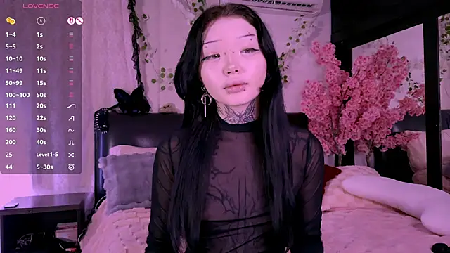 Snapshot of Lein_Bone chatting on October 31, 12:07 am Lein Bone online show from October 31, 12:07 am