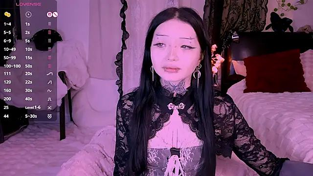 Snapshot of Lein_Bone chatting on December 4, 12:09 am Lein Bone online show from December 4, 12:09 am