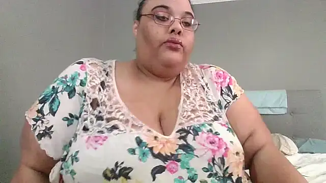 Snapshot of SexyBBW10790 chatting on February 28, 4:17 pm SexyBBW10790 online show from February 28, 4:17 pm