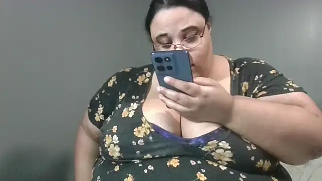 SexyBBW10790 online show from April 29, 2:16 am