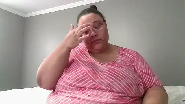 Snapshot of SexyBBW10790 chatting on February 25, 3:23 pm SexyBBW10790 online show from February 25, 3:23 pm