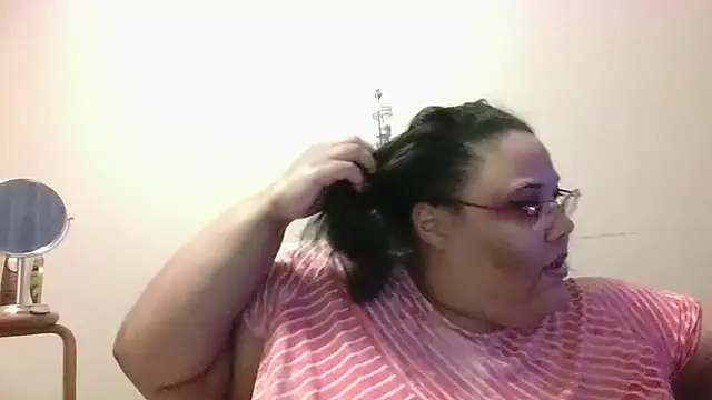 Snapshot of SexyBBW10790 chatting on October 25, 11:05 pm SexyBBW10790 online show from October 25, 11:05 pm