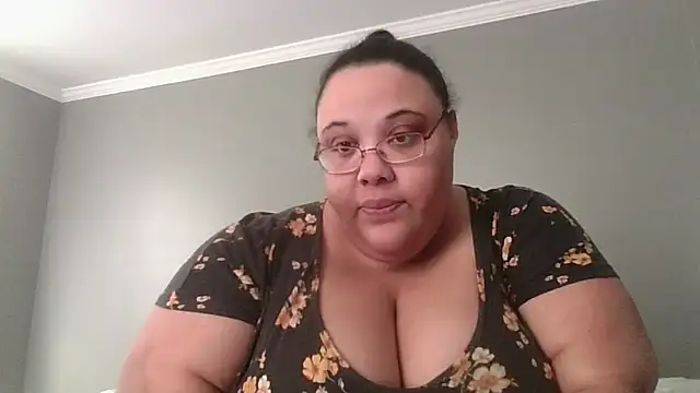 Snapshot of SexyBBW10790 chatting on February 24, 3:02 pm SexyBBW10790 online show from February 24, 3:02 pm