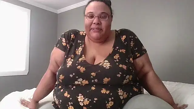 Snapshot of SexyBBW10790 chatting on February 14, 3:23 pm SexyBBW10790 online show from February 14, 3:23 pm