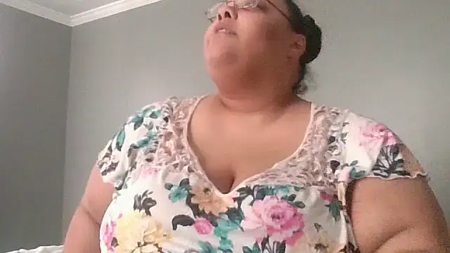 Snapshot of SexyBBW10790 chatting on February 17, 6:27 pm SexyBBW10790 online show from February 17, 6:27 pm