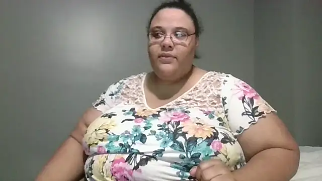 SexyBBW10790 online show from April 5, 2:40 am