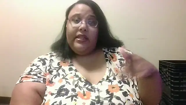 Snapshot of SexyBBW10790 chatting on October 31, 11:11 pm SexyBBW10790 online show from October 31, 11:11 pm