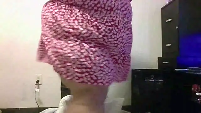 Snapshot of SexyBBW10790 chatting on November 8, 3:04 pm SexyBBW10790 online show from November 8, 3:04 pm