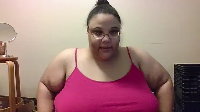 Snapshot of SexyBBW10790 chatting on November 7, 2:10 pm SexyBBW10790 online show from November 7, 2:10 pm
