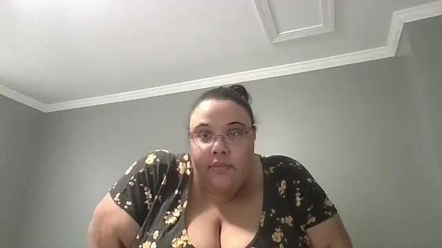 Snapshot of SexyBBW10790 chatting on February 11, 3:23 pm SexyBBW10790 online show from February 11, 3:23 pm
