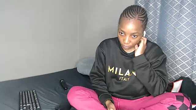 Snapshot of SlenderCharm98 chatting on November 19, 8:20 pm SlenderCharm98 online show from November 19, 8:20 pm