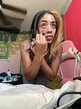 Snapshot of Odinaniix chatting on October 1, 2:43 pm Odinaniix online show from October 1, 2:43 pm